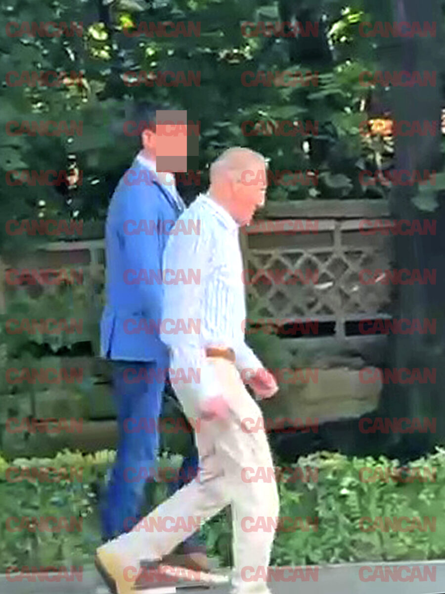 Fostul președinte, Emil Constantinescu, a fost surprins în zona Arcului de Triumf