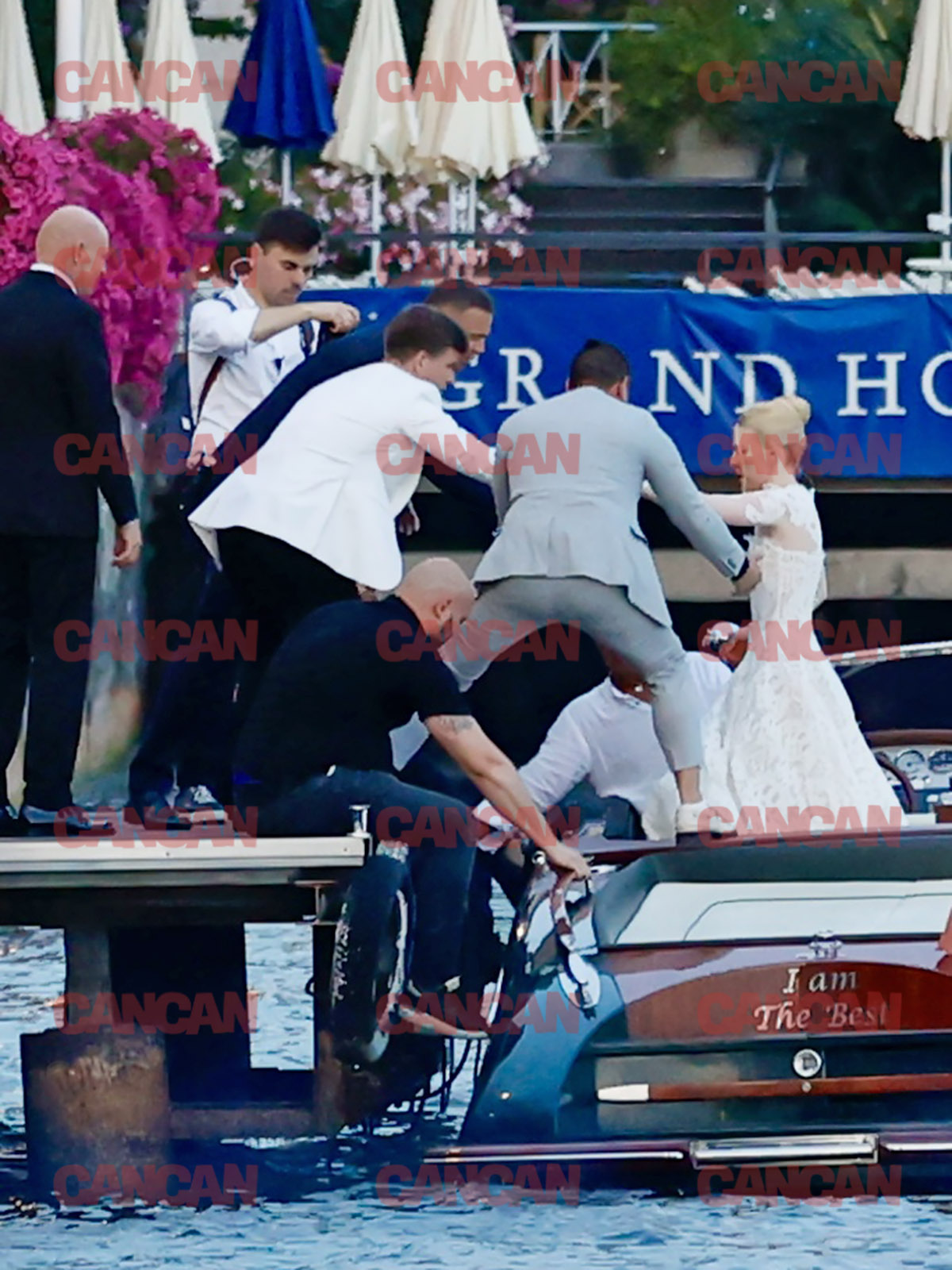 Primele imagini cu mo&#351;tenitoarea Dedeman&nbsp;mireas&#259;! Nunta anului pe Isola del Garda!