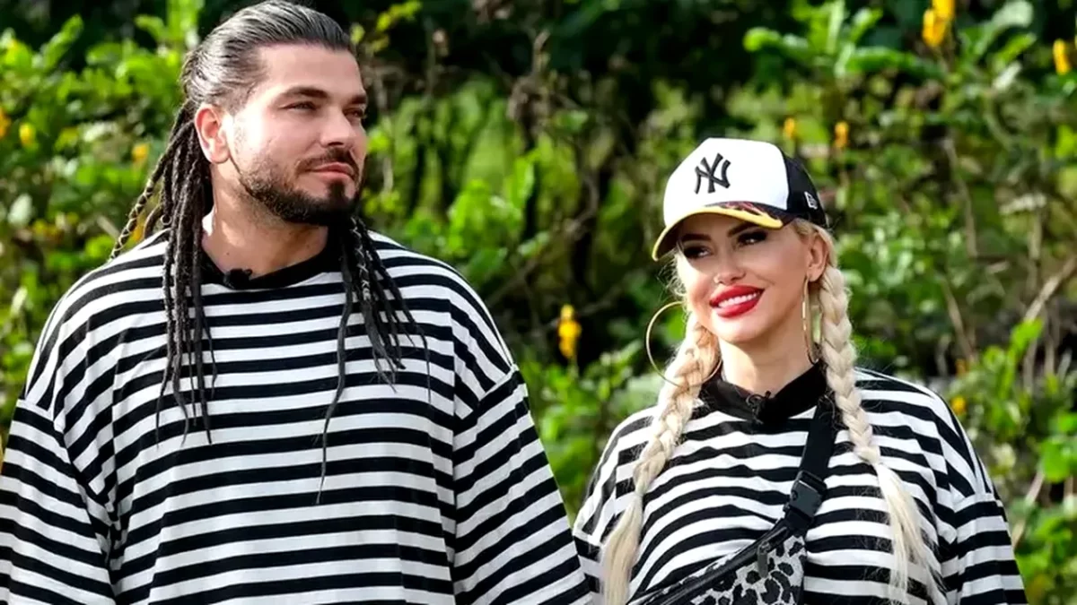 Imagine Stire Anda Adam a vrut să arate că e celebră și a pus mâna pe microfon: ”Au fugit toți din camera când a început să cânte” | 2review.ro