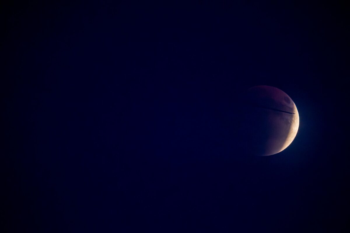 Cum a arătat Luna în timpul eclipsei totale sau ‘Luna sângerie’. Primele imagini