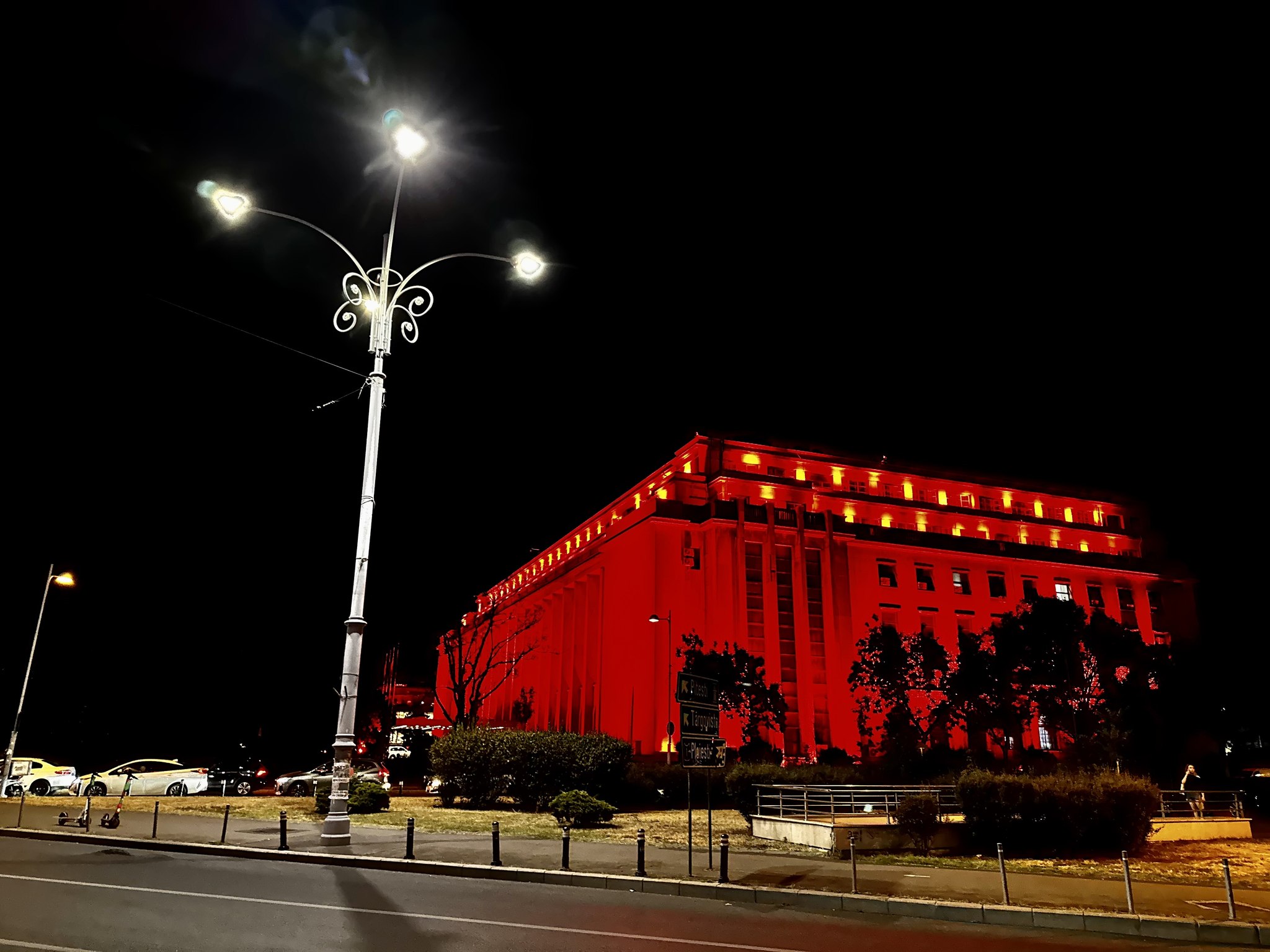 Palatul Victoria se iluminează în roșu pe 7 septembrie, concomitent cu eclipsa totală de Lună. Care este motivul