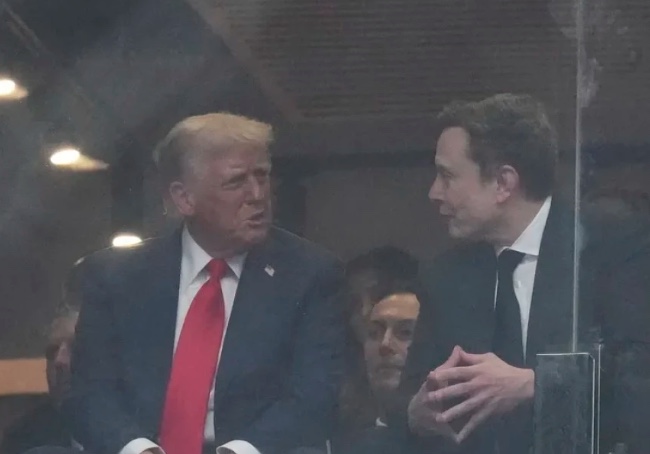 Un expert le-a citit pe buze lui Donald Trump și Elon Musk. Mesajul surprinzător transmis de președintele SUA