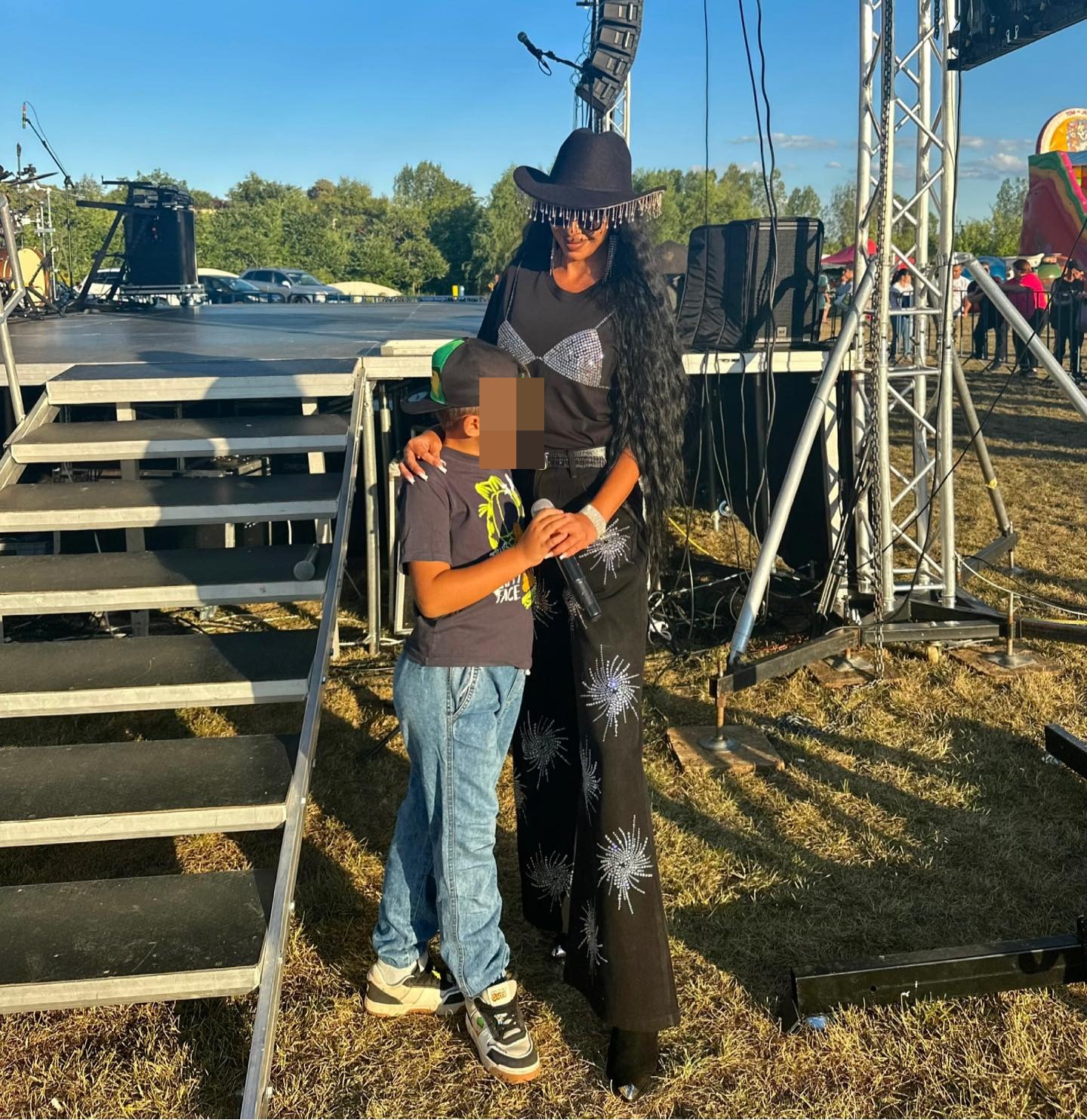 Vedeta și tatăl copilui său pun fericirea lui Anthony pe primul loc