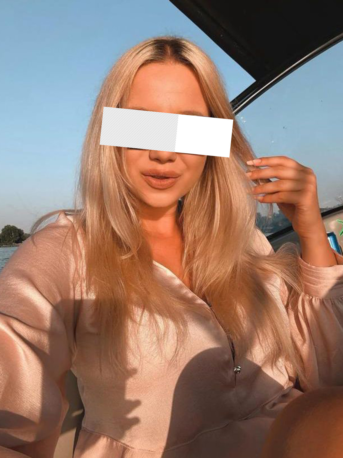 Noua iubită a chef-ului, Elena, pe aceeași ambarcațiune, în Delta Dunării. sursă - social media. 