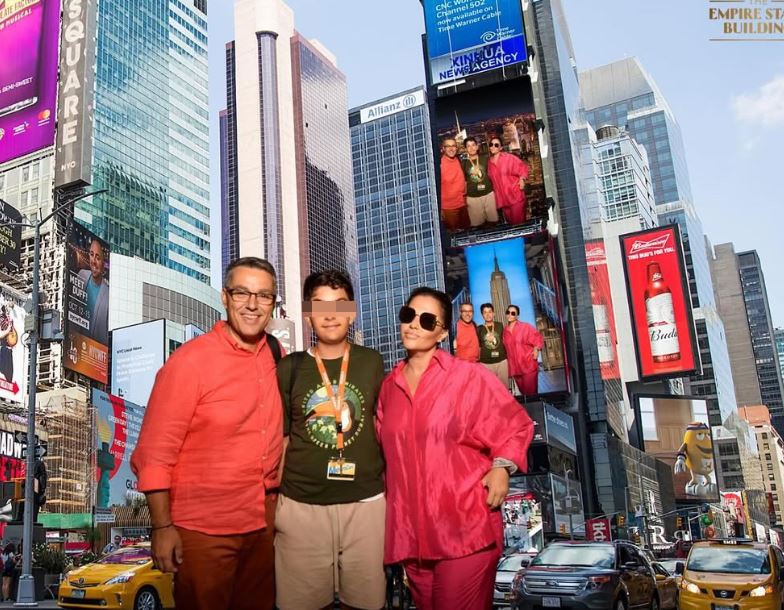 Cristi Brancu, Oana Turcu și băiatul lor în fața Times Square