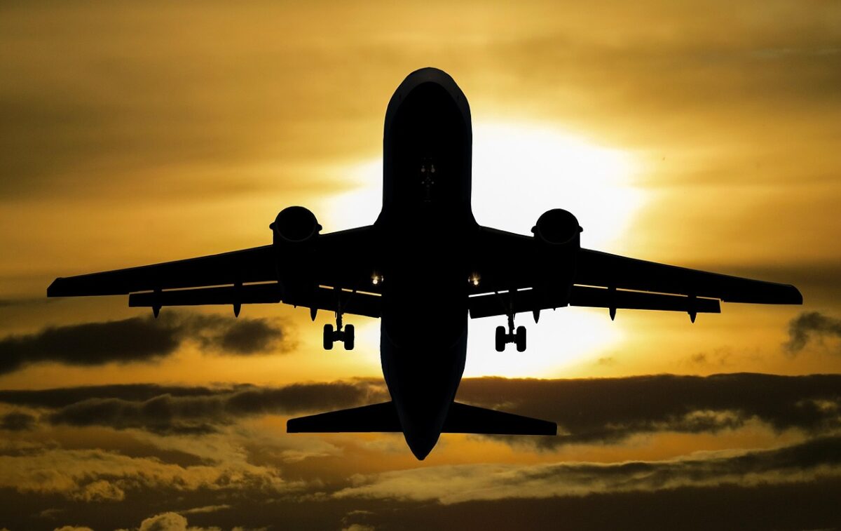Panică în avion, la Cluj Napoca, după ce controlorul de trafic adormise. Ce s-a întâmplat cu pasagerii