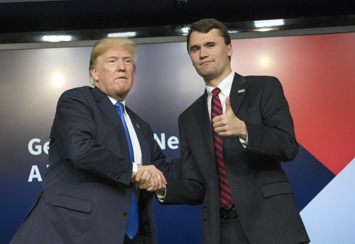 Imagine Stire Cântărețul care a scris cântecul ‘Charlie Kirk mort la 31 de ani’, luat în vizor de fani. Au făcut apel la FBI | 2review.ro