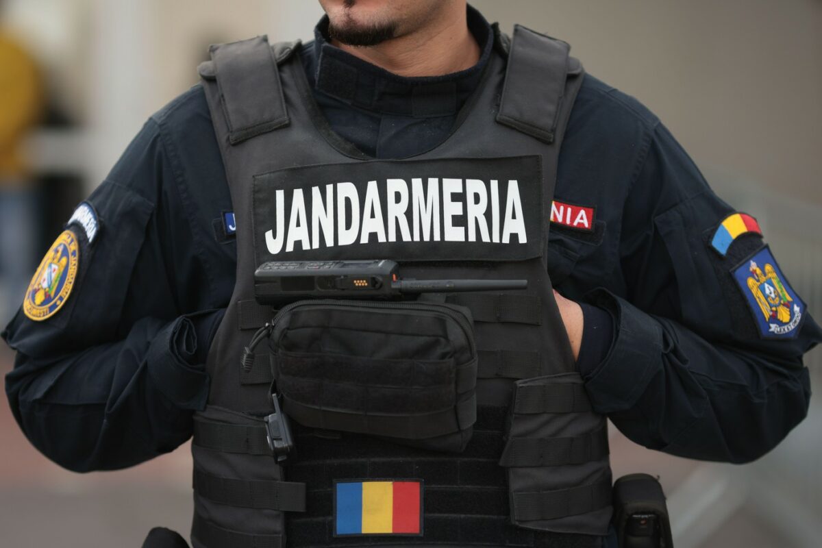 Cât câștigă lunar Alexandru, un jandarm de 23 de ani. Statul îi plătește o parte din rata de la casă