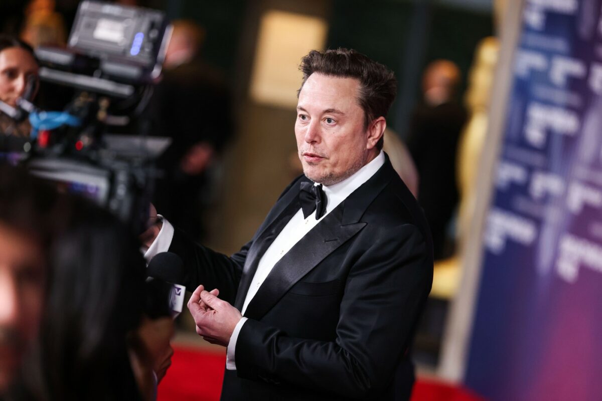 Elon Musk ar putea deveni primul trilionar din lume. Tesla îi oferă 1.000 de miliarde de dolari. Care sunt condițiile