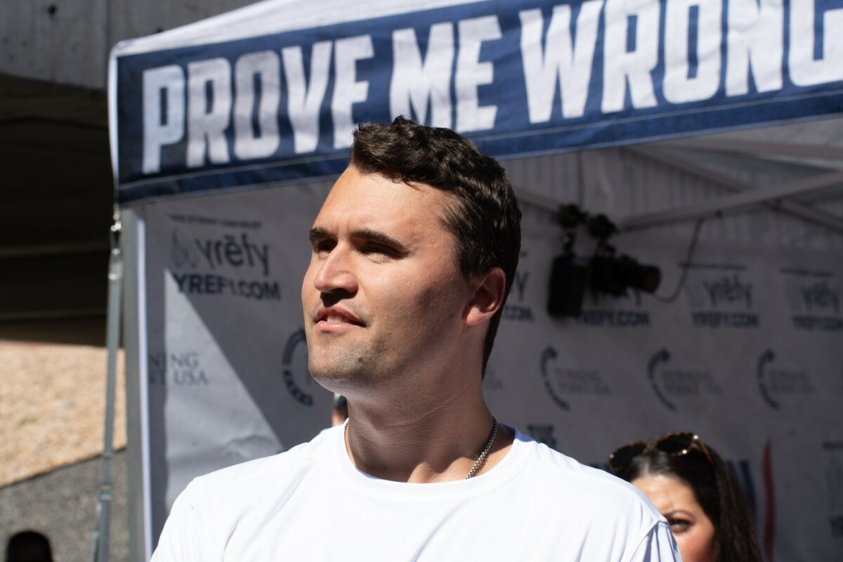 Înmormântarea lui Charlie Kirk se pregătește: trupul la fost dus în Arizona cu Air Force 2, alături de soție. Donald Trump va participa