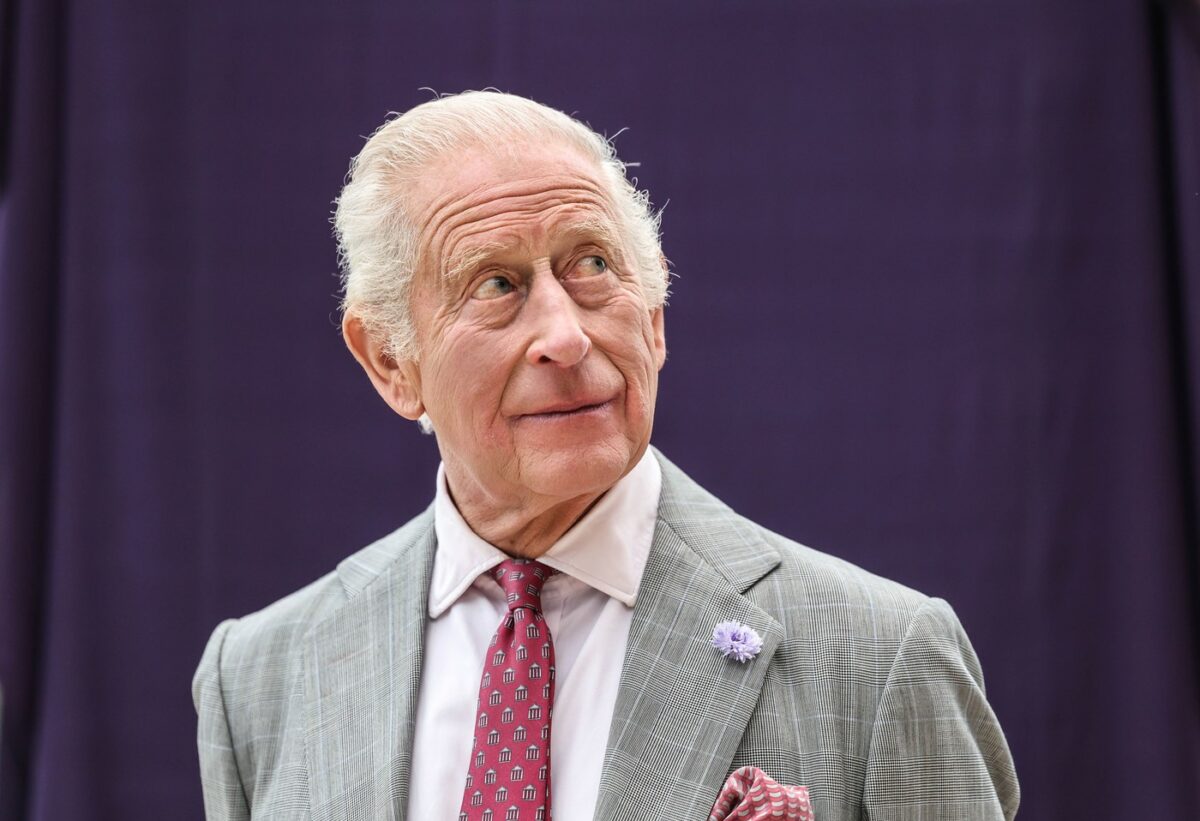 Imagine Stire Regele Charles, umilit public din cauza fratelui său: „De cât timp știți despre Prințul Andrew și Epstein?” | 2review.ro