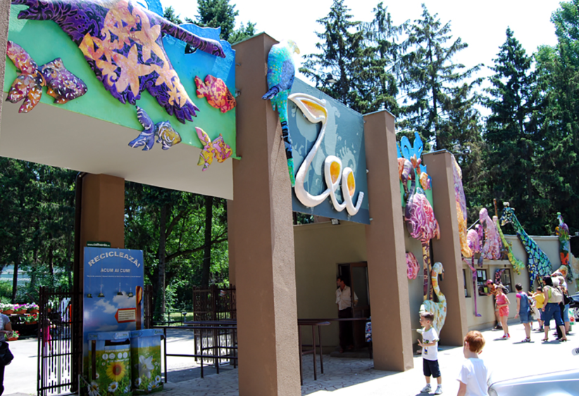 BREAKING | Incendiu la Grădina Zoologică din București. Pompierii intervin cu 11 autospeciale: arde o suprafață de 2000 de metri