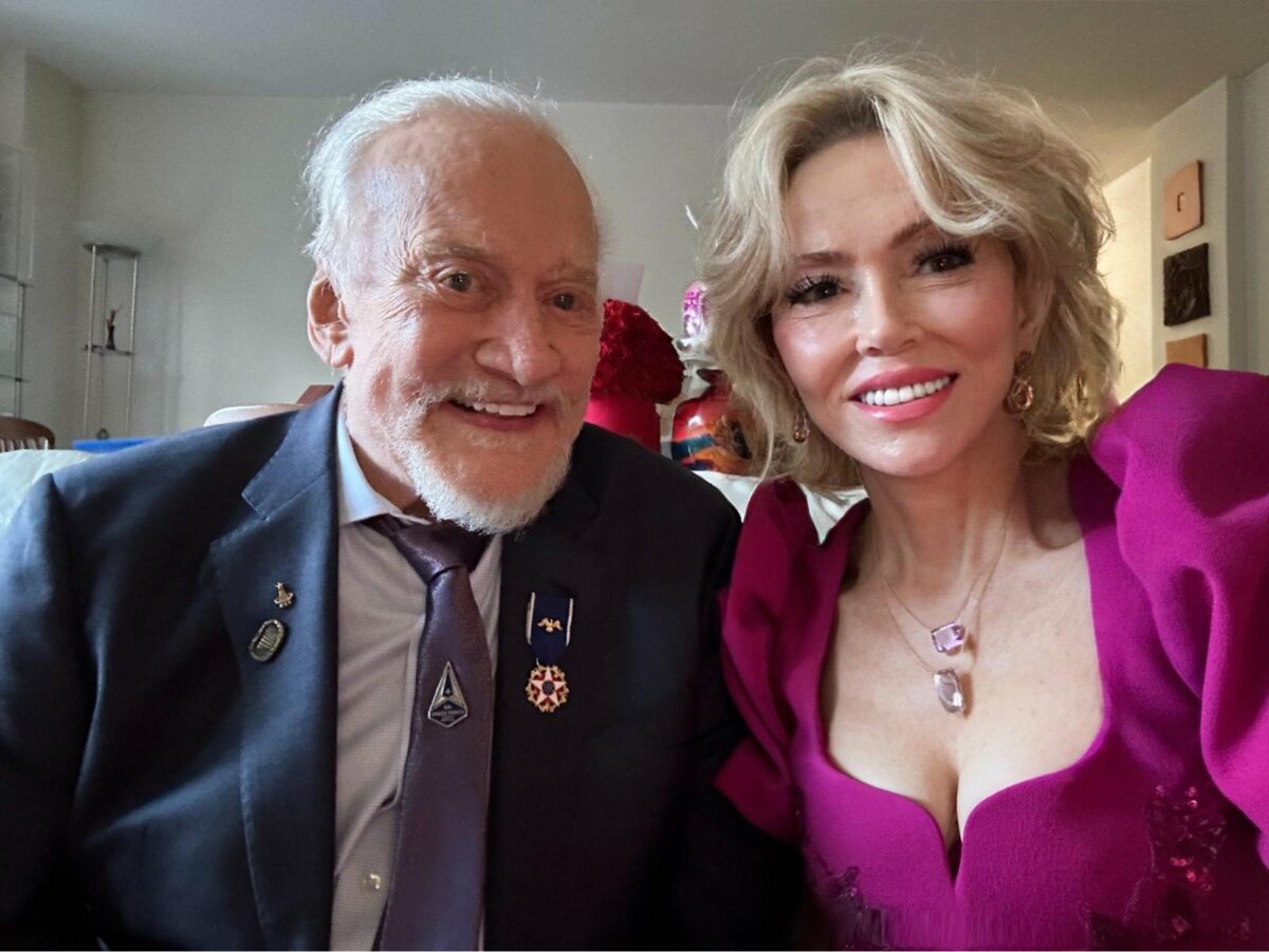 Povestea de dragoste dintre Anca Faur și Buzz Aldrin. Când l-a cunoscut românca pe astronaut, de fapt