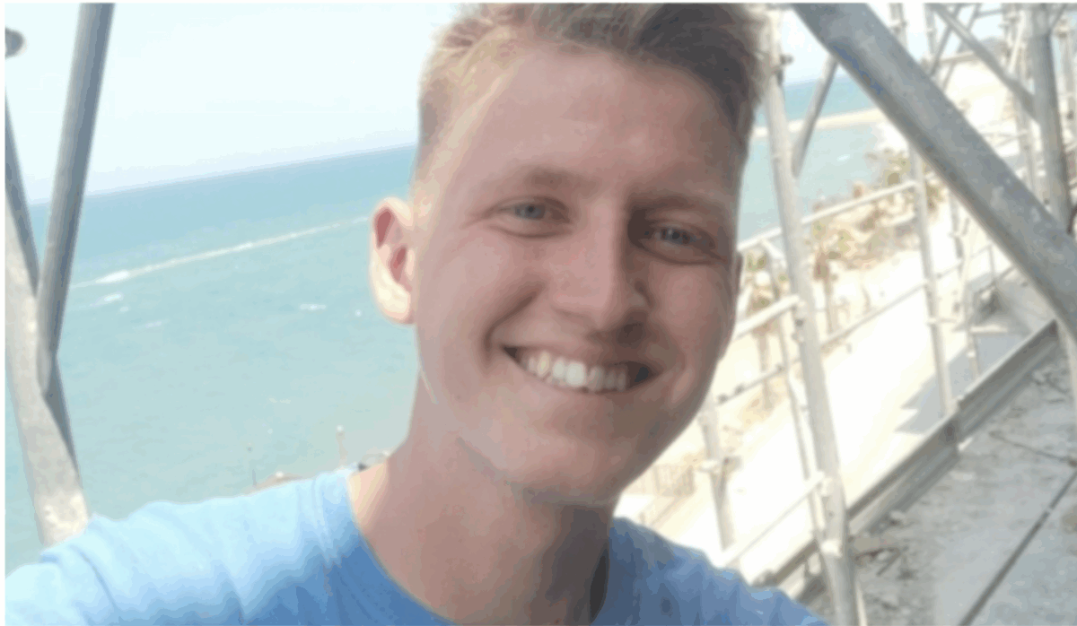Alex, un tânăr de 22 de ani, găsit mort în condiții suspecte. Familia face acuzații grave: ”A fost ucis!”