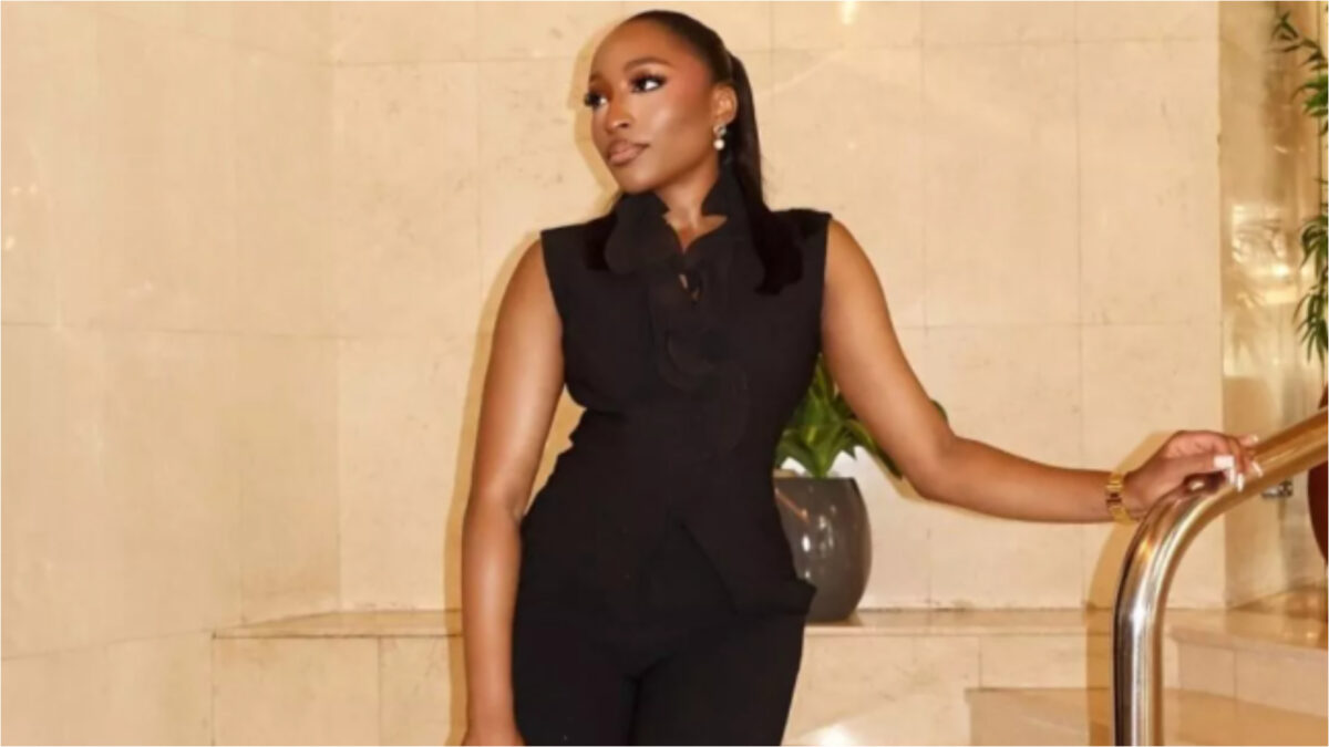 Imagine Stire Doliu în televiziune! Prezentatoarea TV a murit după ce a sărit de la etajul 3, ca să scape de hoții care i-au intrat în casă | 2review.ro