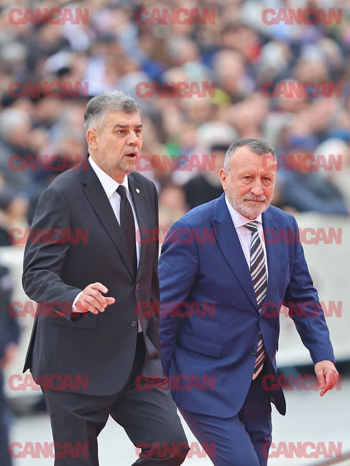 Marcel Ciolacu a optat pentru un costum negru pe care l-a asorat cu o cămașă albă