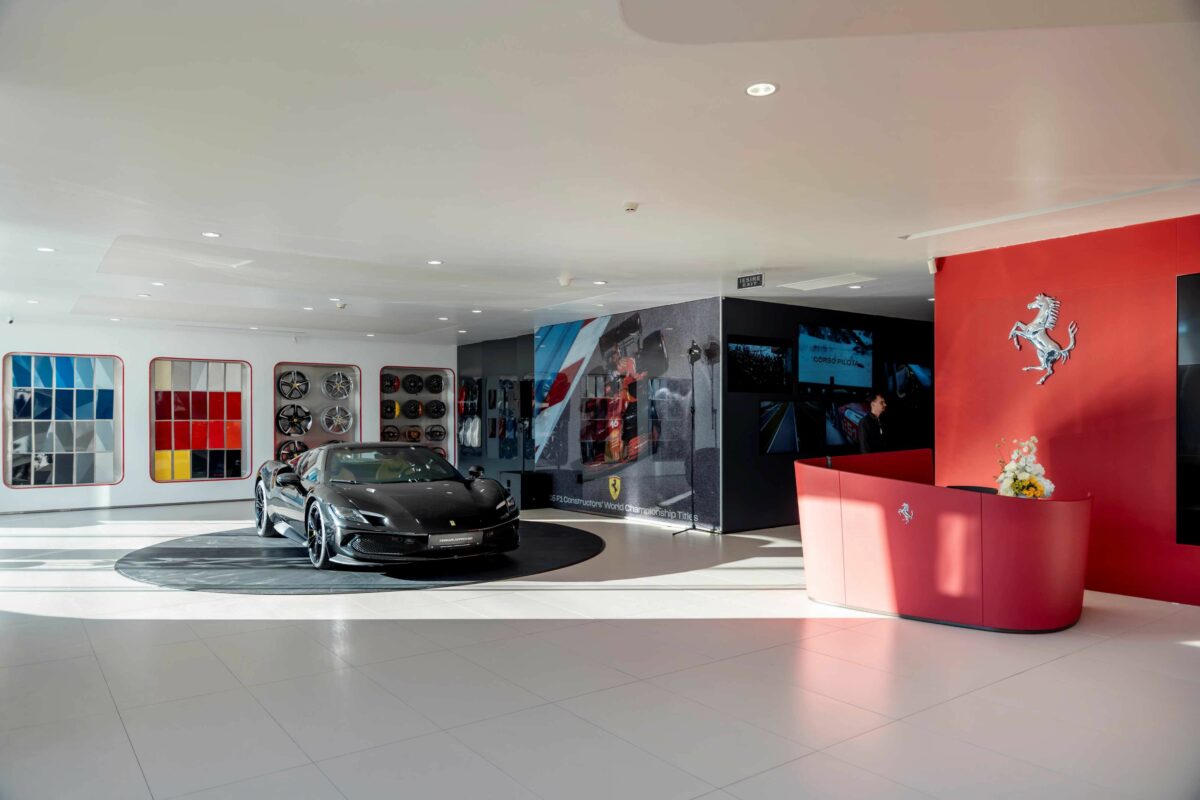Noul Ferrari Amalfi, prezentat în România odată cu deschiderea Ferrari of Bucharest