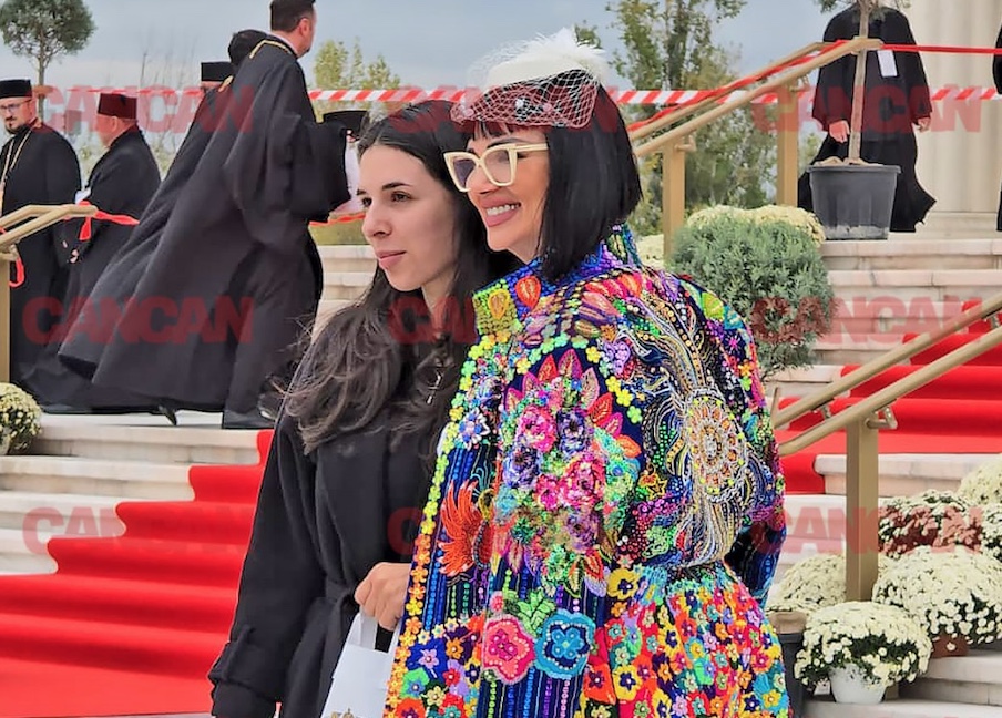 Ținuta BIZARĂ purtată de Ozana Barabancea la sfințirea Catedralei Mântuirii Neamului. Pelerinii au făcut ochii cât cepele!