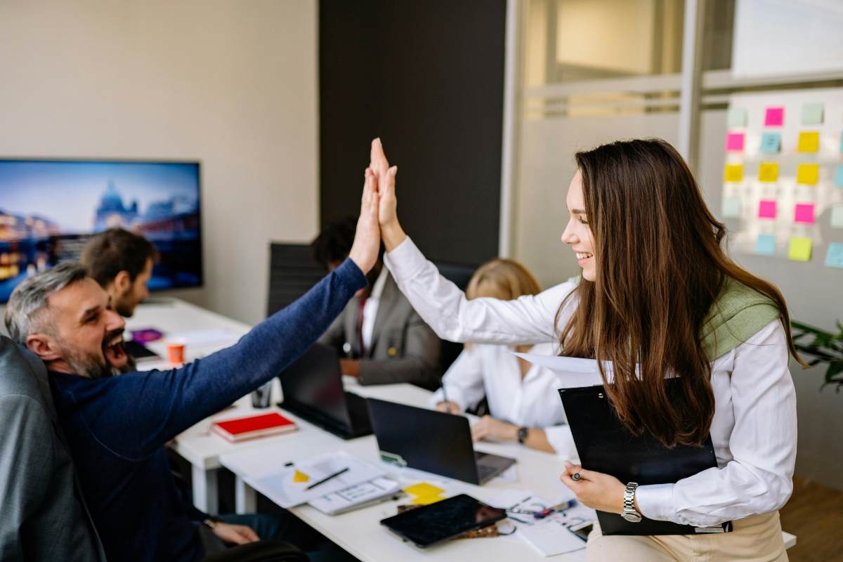 (P) Cum pot cardurile de beneficii extrasalariale să îmbunătățească productivitatea la locul de muncă? Iată ce trebuie să ştii!