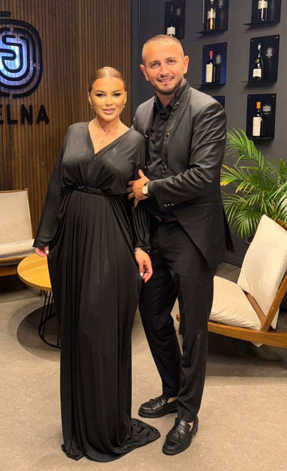 Carmen de la Sălciua și soțul ei, pregătiți să devină părinți. sursă - social media. 