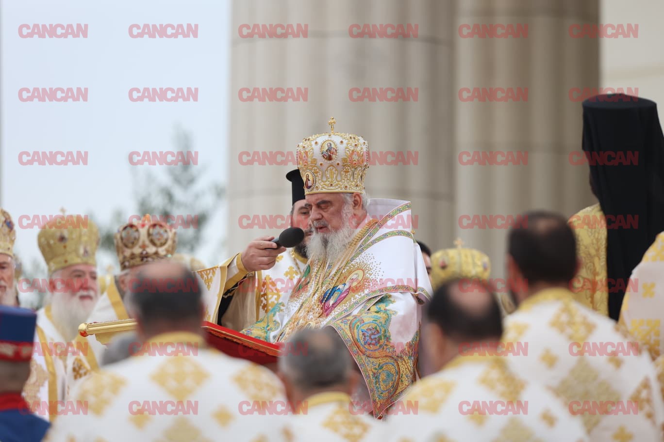 Slujba de sfințire a Catedralei Mântuirii Neamului are loc în aceste momente