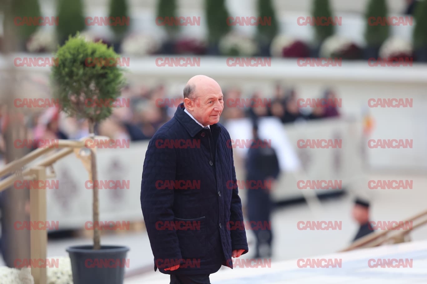 Traian Băsescu a ajuns la slujba de sfințire a Catedralei Mântuirii Neamului