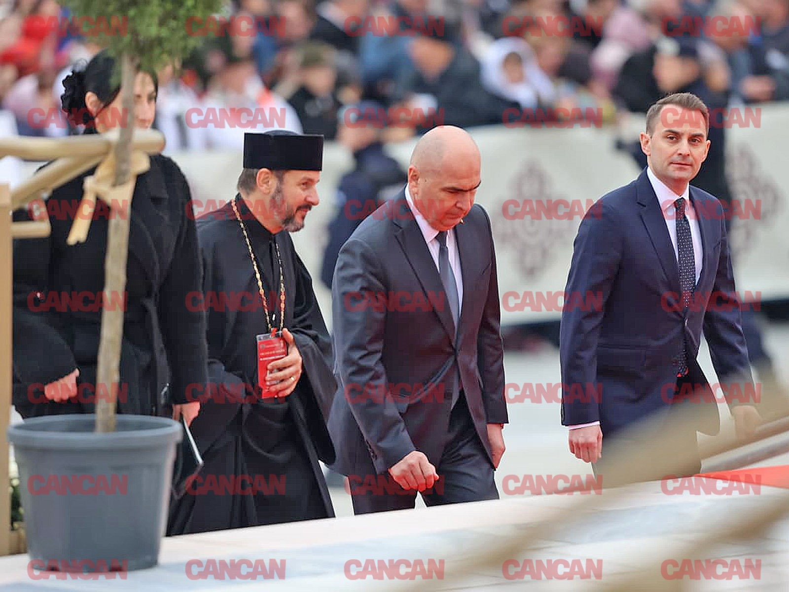 Premierul Ilie Bolojan a fost prezent la slijba de sfințire a Catedralei Mântuirii Neamului