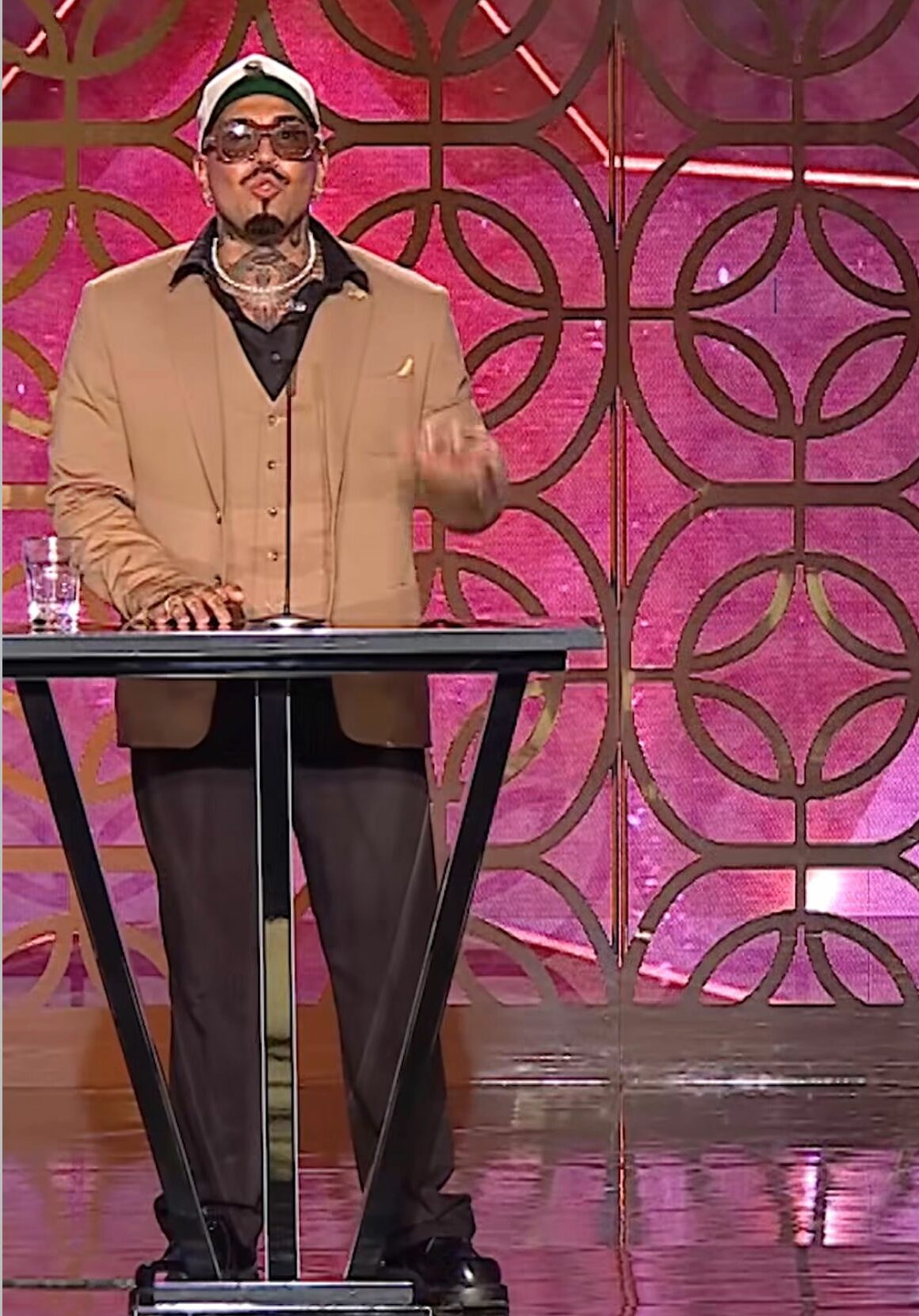 Alex Velea, roast acid pentru Selly și invitații săi