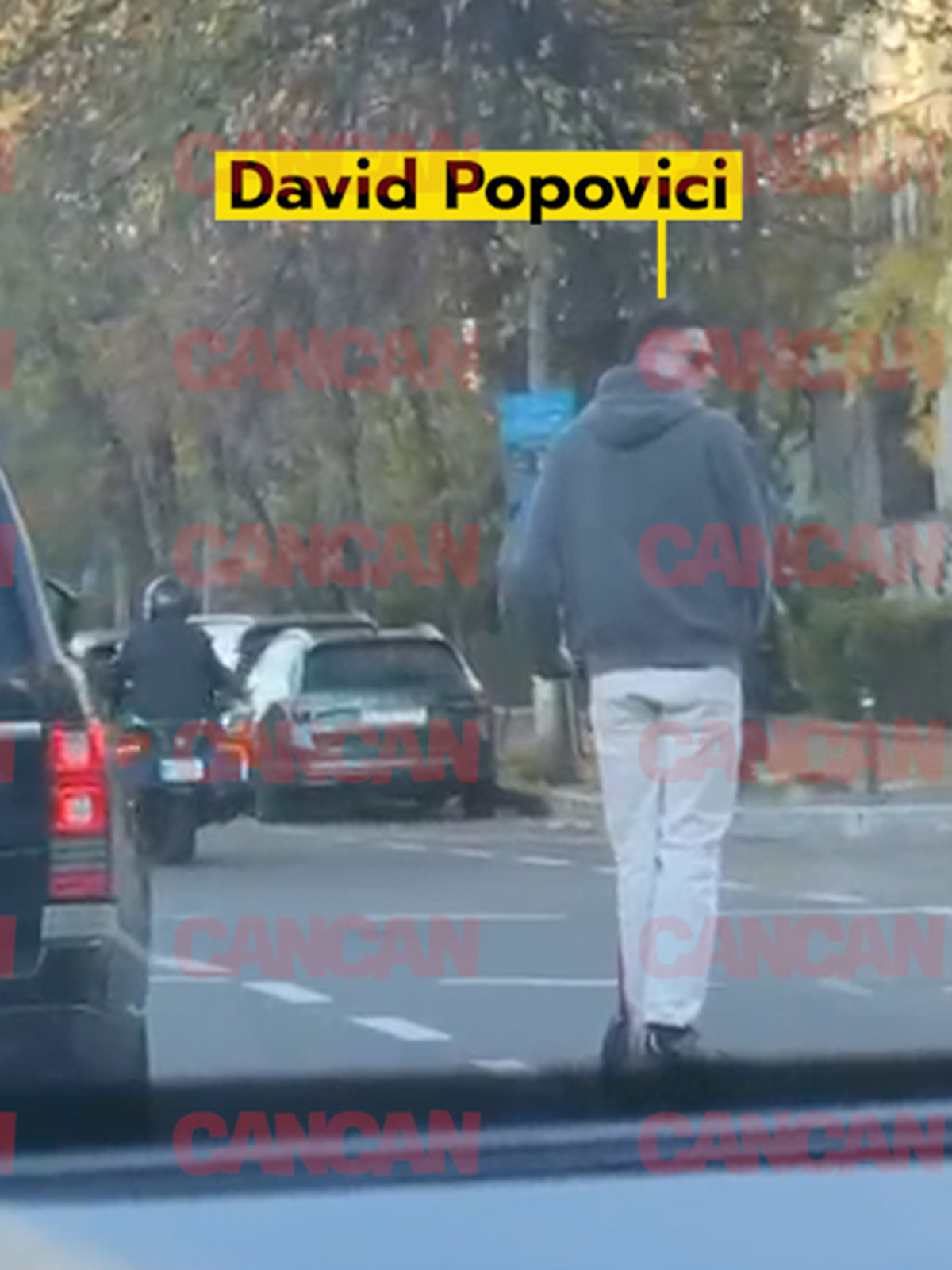 David Popovici, la plimbare pe trotinetă!