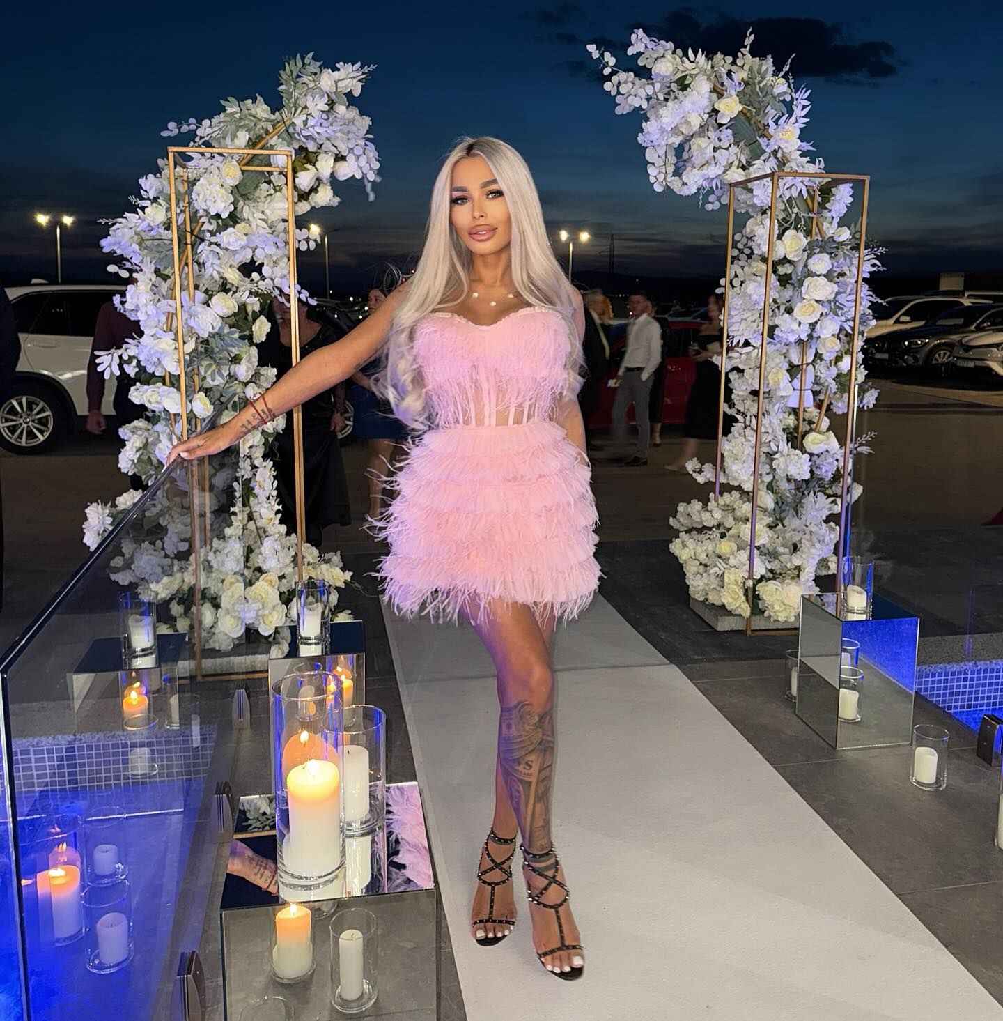 Blondina nu sărbătorește Haloweenul și este total împotriva acestei sărbători