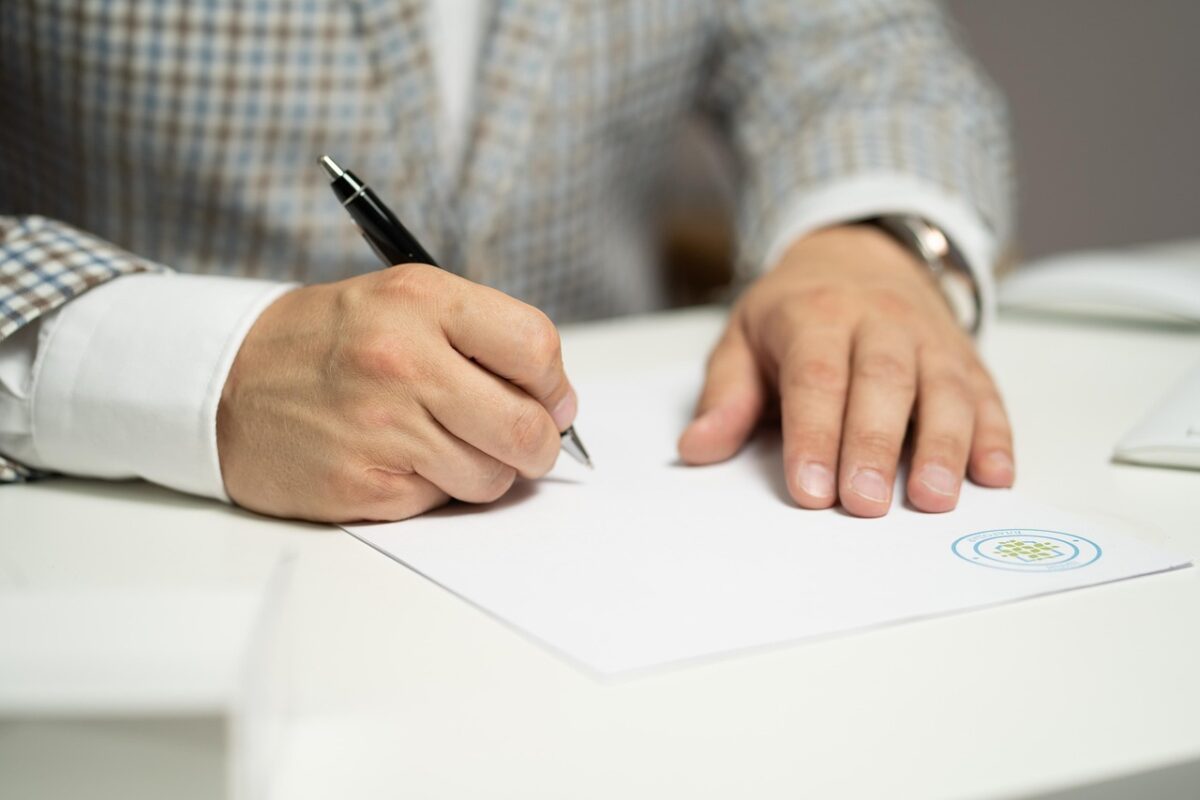 Au apărut două noi meserii în România. Cei care le practică deja intră în legalitate