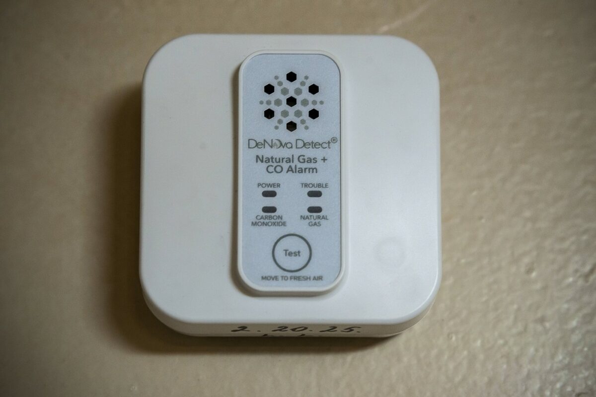 Cât costă un detector de gaze acum, în octombrie 2025. Sunt obligatorii în apartamente