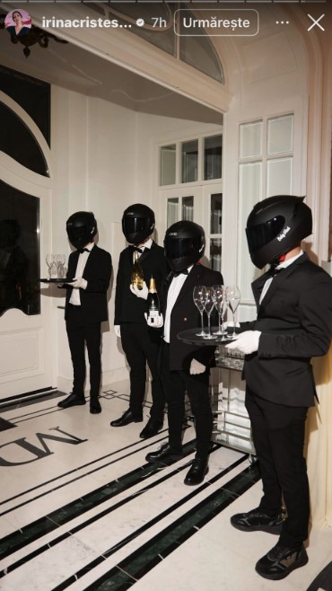 Tot personalul a purtat căști negre