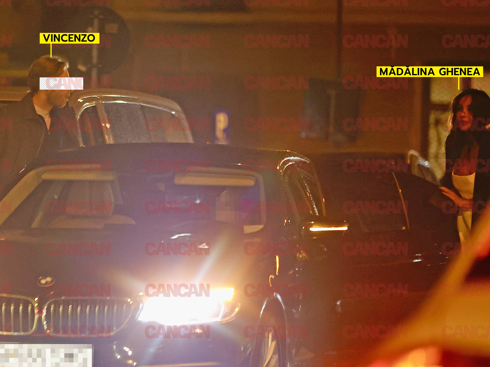 Cei doi se urcă în aceeași mașină