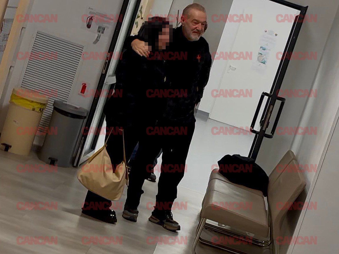 Gigi Becali a făcut poze cu fanele în spital