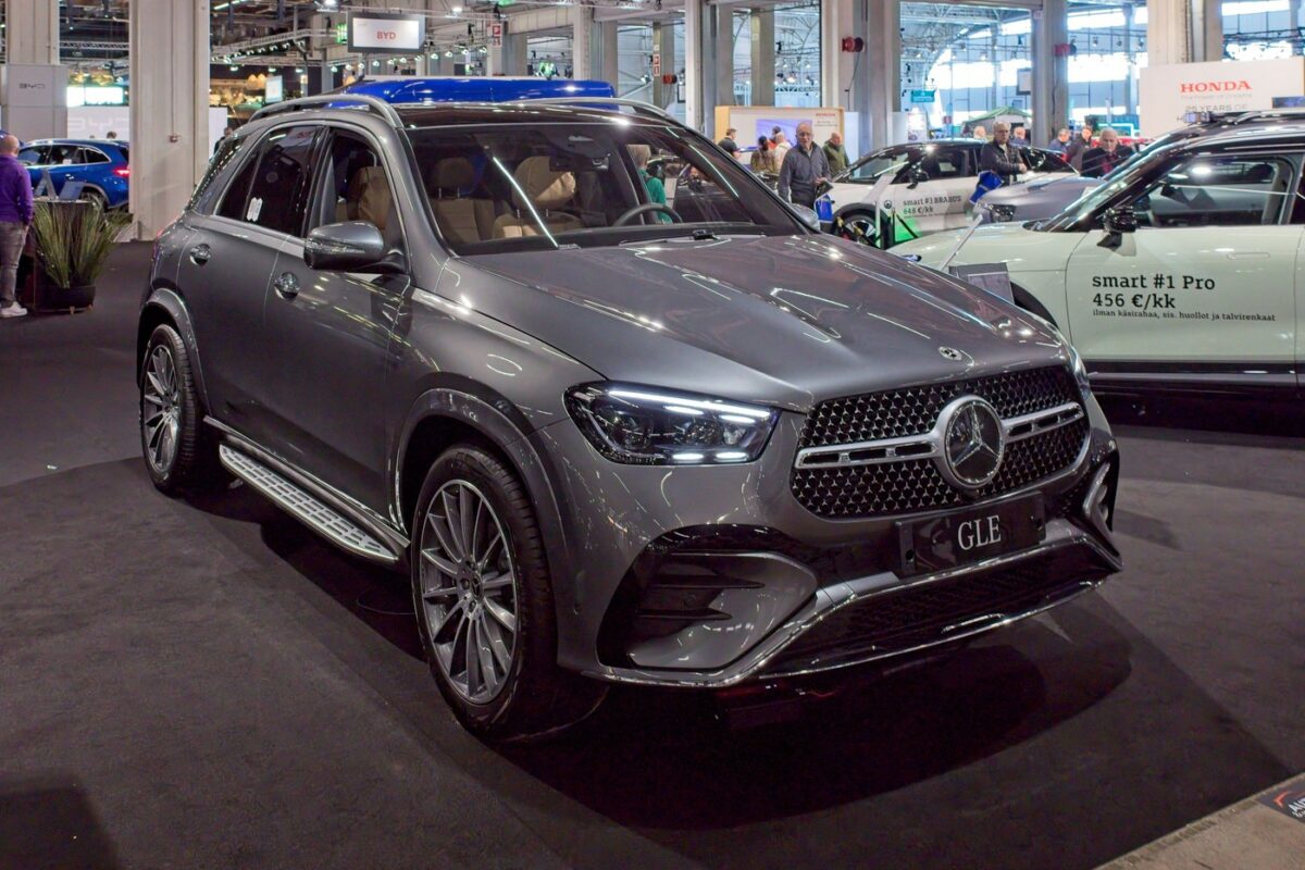 A cumpărat un Mercedes GLE 400 în valoare de 100.000 de euro, dar a simțit miros de ars la condus. Ce a descoperit mecanicul