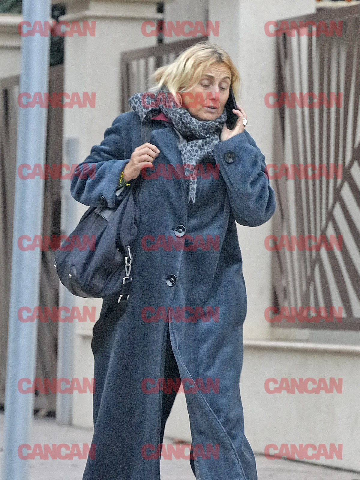 Mama lui Vlad Pascu vorbește la telefon