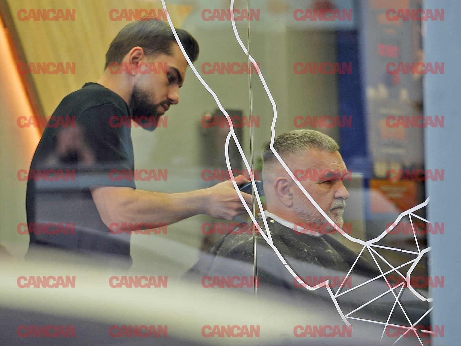 Moșu’ Doroftei, cu fresh fade! S-a aranjat la frizerul viral pe TikTok