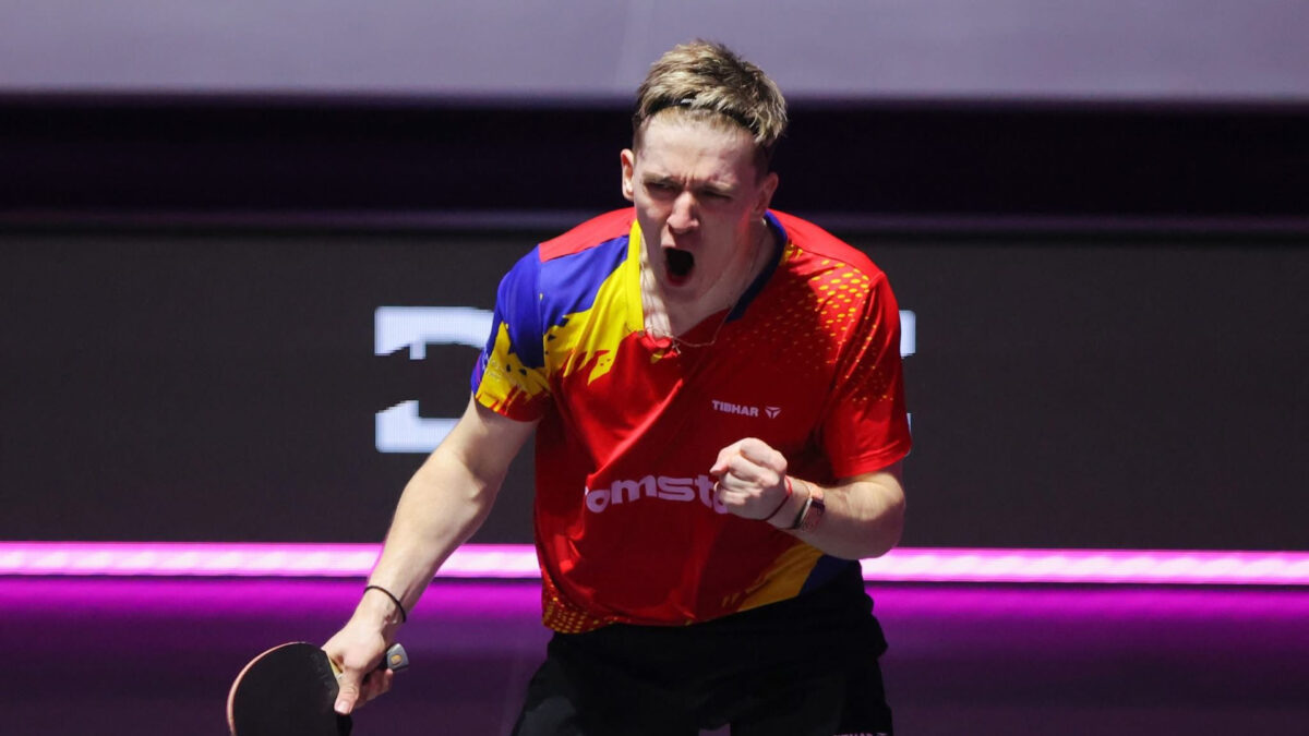Imagine Stire Cine este Iulian Chiriță, românul care a făcut furori la Mondialele de tenis de masă? A câștigat argint și bronz | 2review.ro