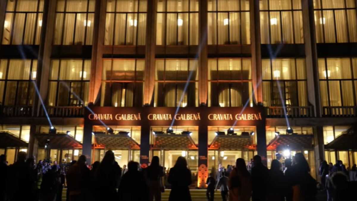 Imagine Stire Cravata Galbenă ajunge în avanpremieră în cinematografele din țară | 2review.ro