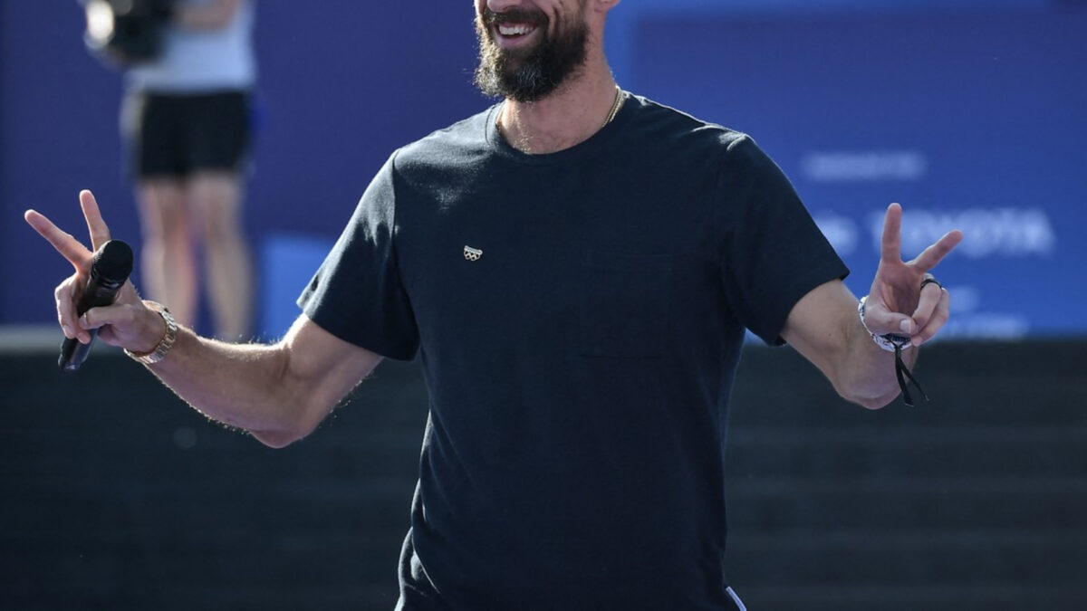 Imagine Stire A uitat că e însurat și a luat în brațe un model! Are și 4 copii acasă | 2review.ro