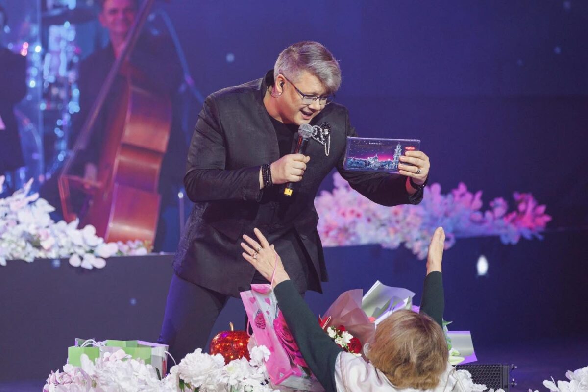 Imagine Stire Fuego, show-uri totale la Chișinău! Aplaudat în picioare de Maia Sandu și de basarabeni | 2review.ro