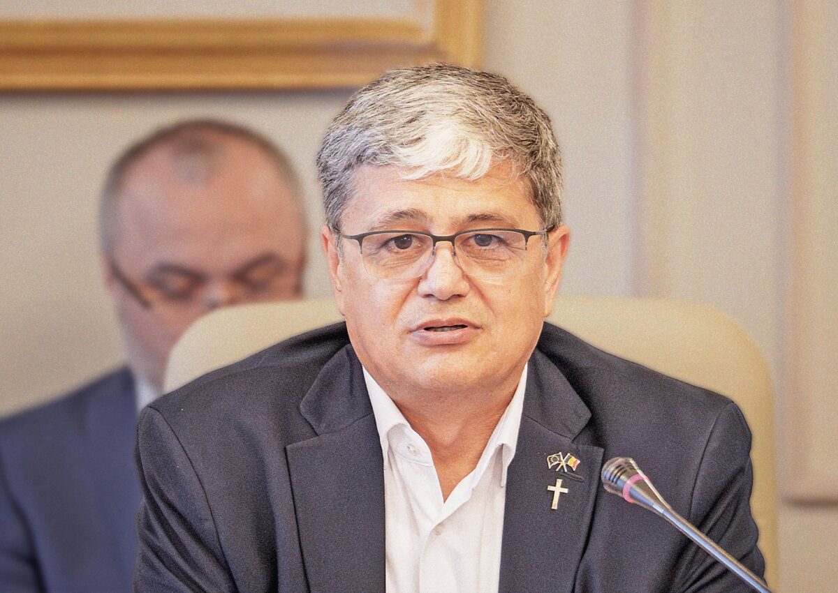 Cum se apără ex-ministrul Finanțelor, Marcel Boloș, după imaginile apărute pe o aplicație de dating pentru bărbați: “Nu mă expuneam în asemenea hal”