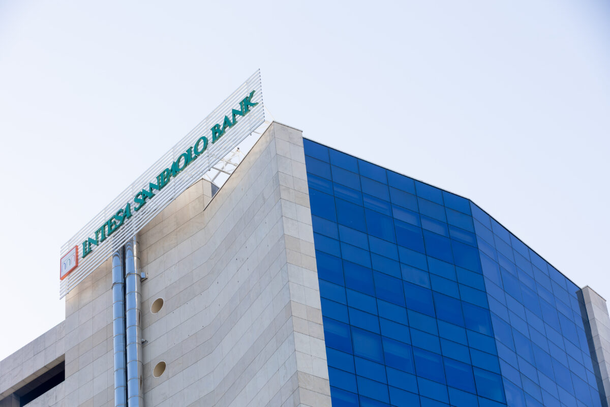 Imagine Stire (P) Intesa Sanpaolo Bank România, mesaj adresat clienților transferați de la First Bank | 2review.ro