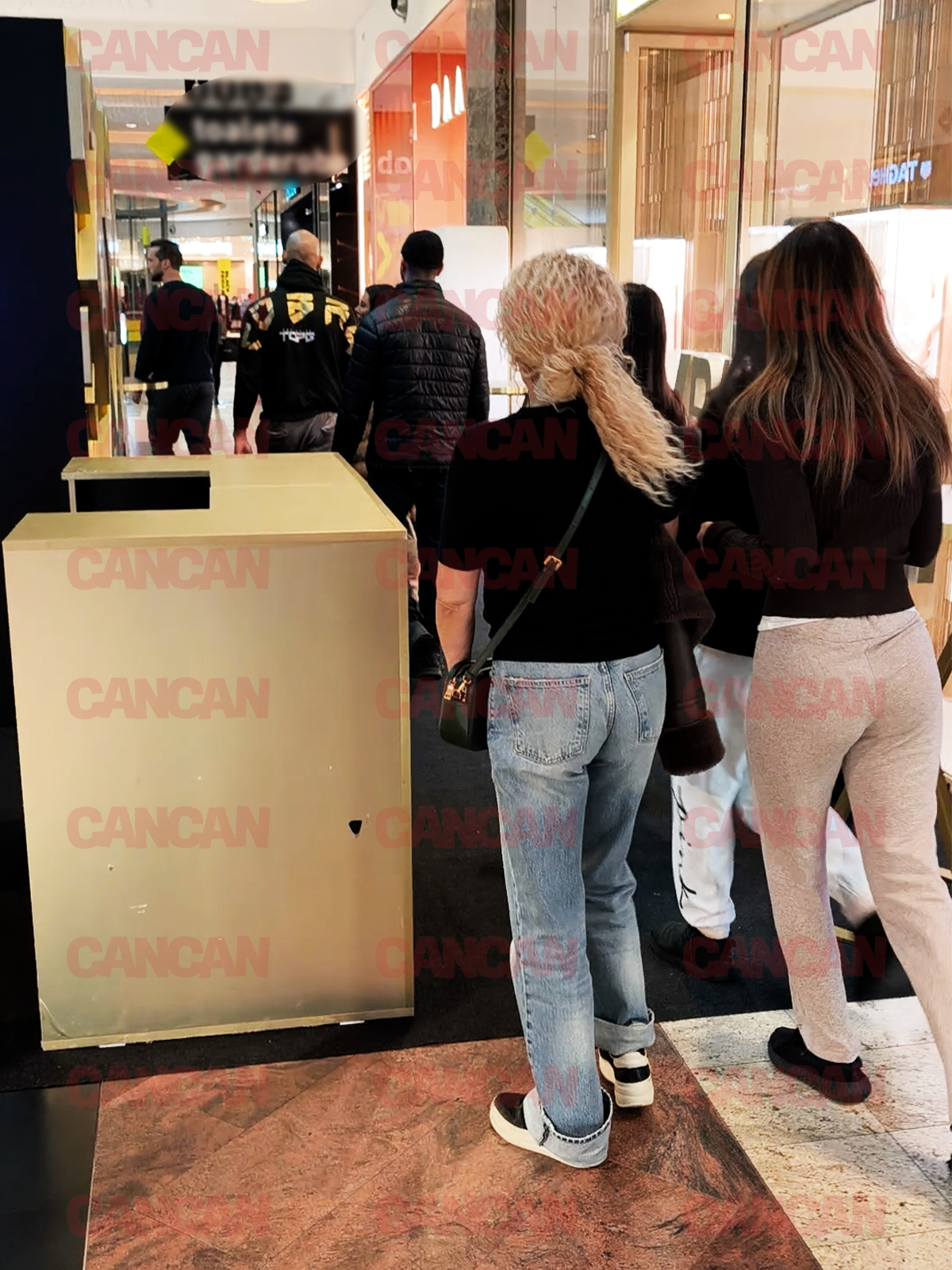 TOP G a fost surprins la mall! Fra&#539;ii Tate au creat isterie