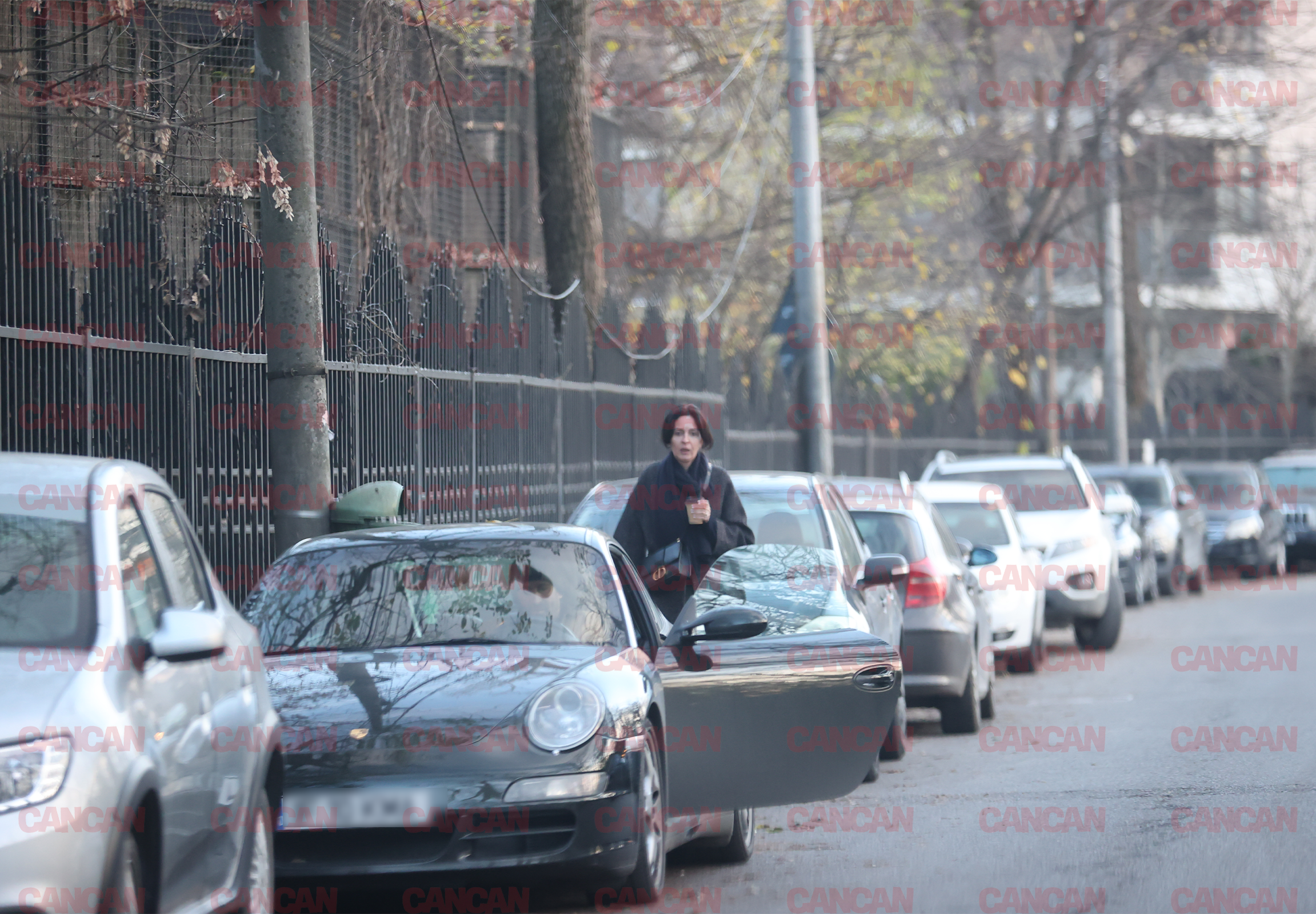 S-a urcat la volan, dar pe soție a lăsat-o în urmă