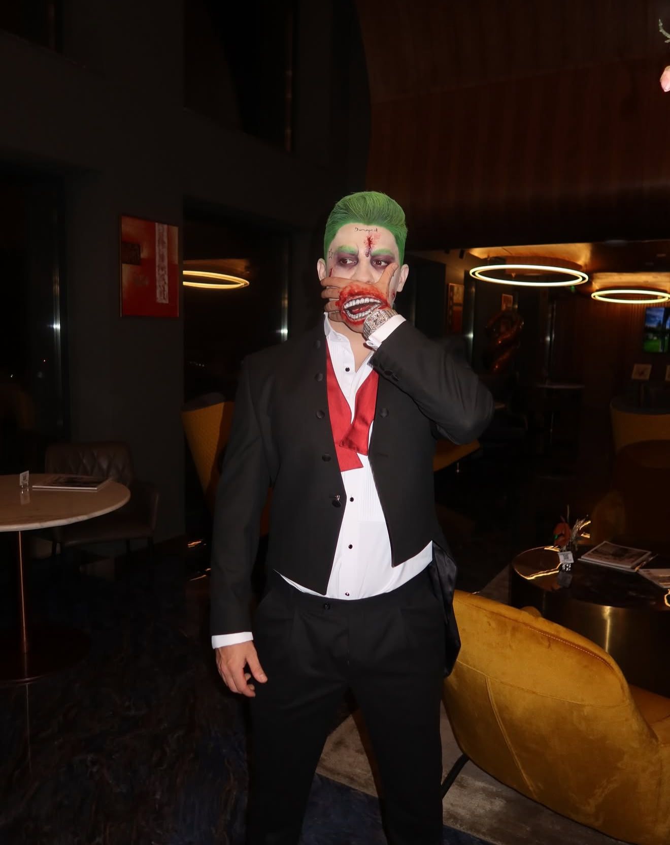 Bogdan de la Ploiești s-a costumat în Joker de Halloween. sursă - social media