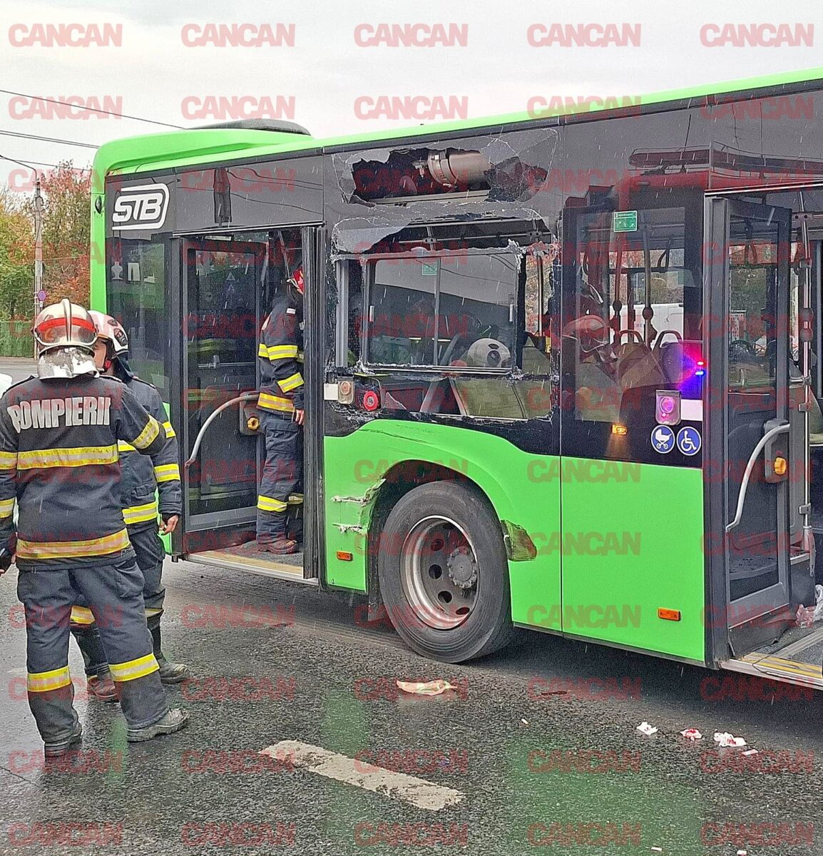 NEWS ALERT! Grav accident în Drumul Taberei! Un autobuz s-a ciocnit cu un tramvai, mai mulți pasageri au fost răniți
