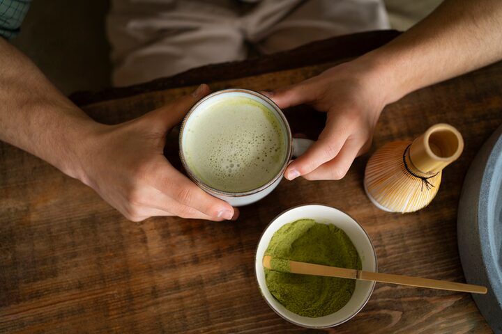 Matcha te lasă fără păr?! Tot mai multe femei trag semnale de alarmă
