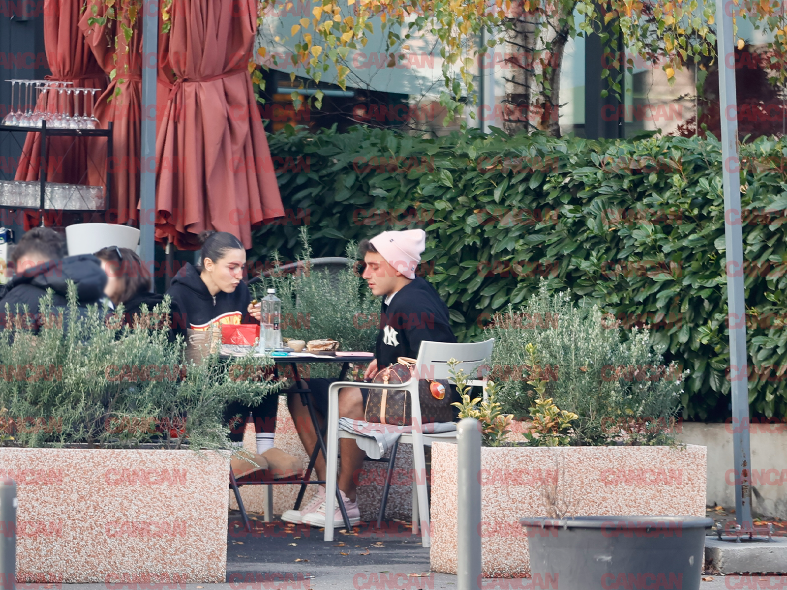 Alexia Eram si Tonghi au ieși la un local din Capitală